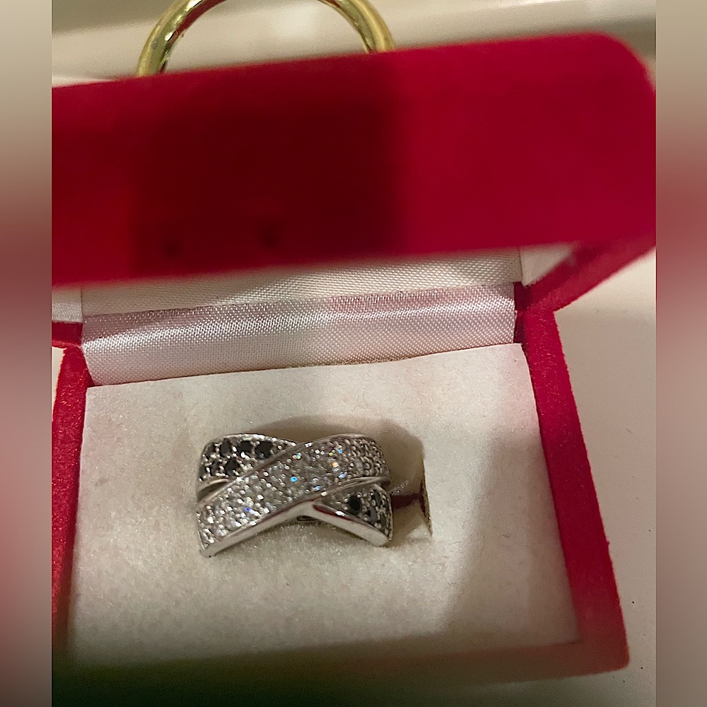 NWOT 925 silver ring with black and clear zirconia eternity design